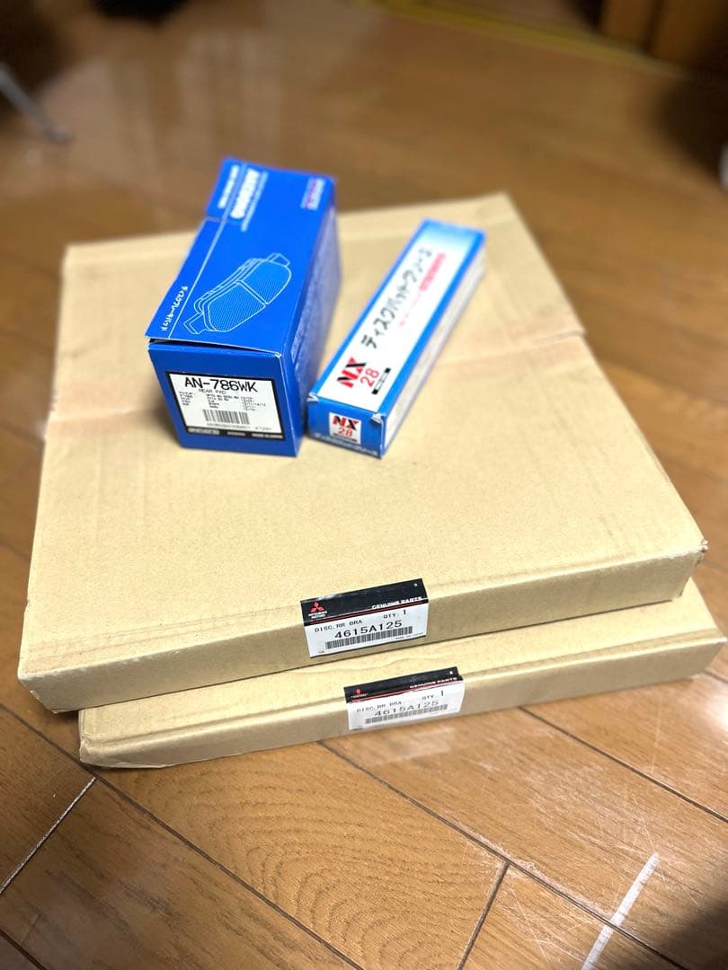 デリカD5 新品 純正Rブレーキローター　ブレーキパッド　パッドグリース　セット