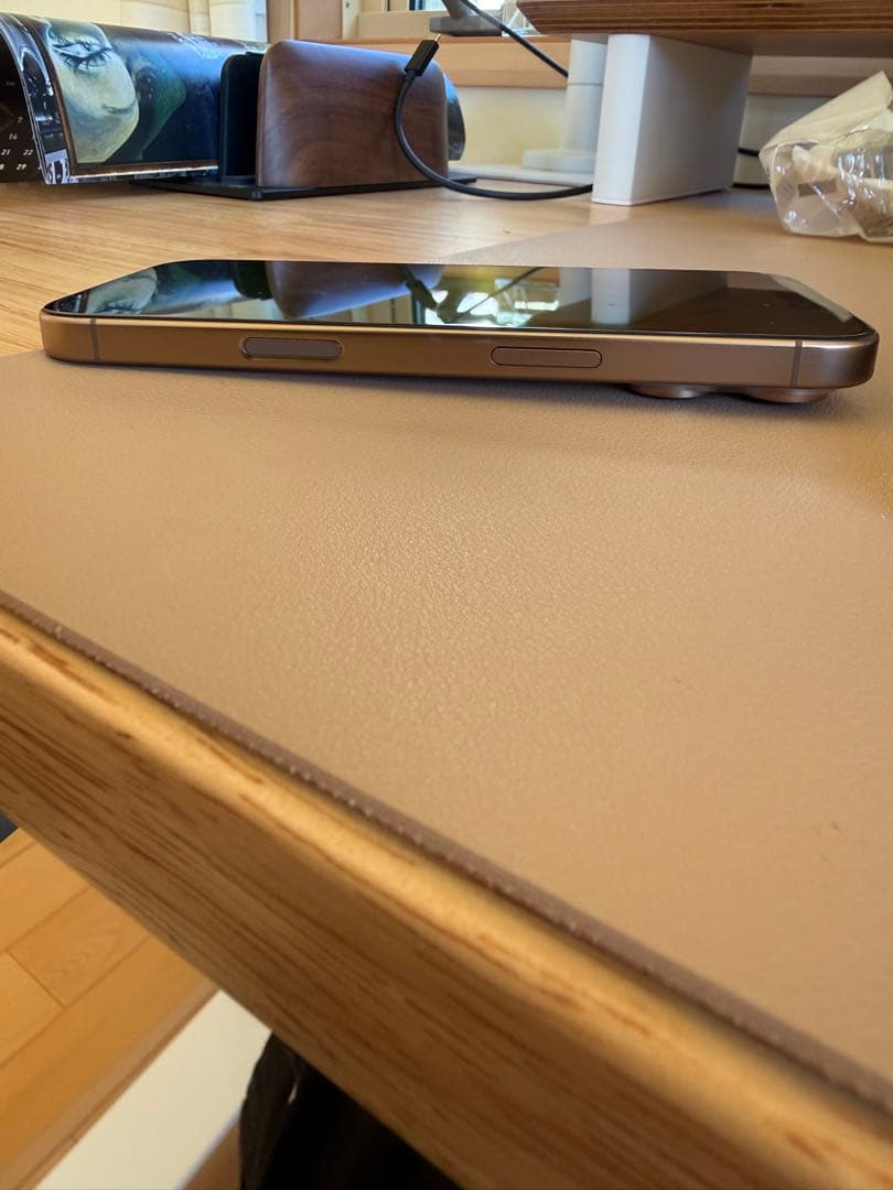 Apple iPhone 16 Pro 1TB デザートチタニウム