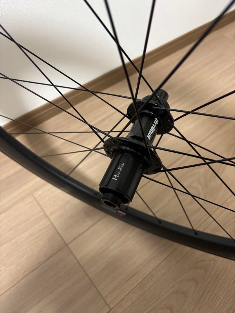 新品新車外し カーボンホイール　アタッキー　1430g 50mm