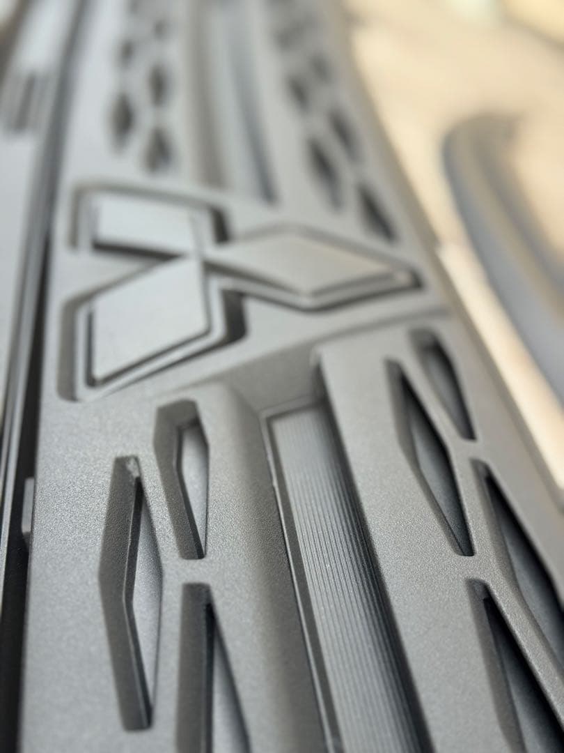 デリカd5 フロントグリル　ロアバンパー　ラプターライナー塗装　塗装後未使用