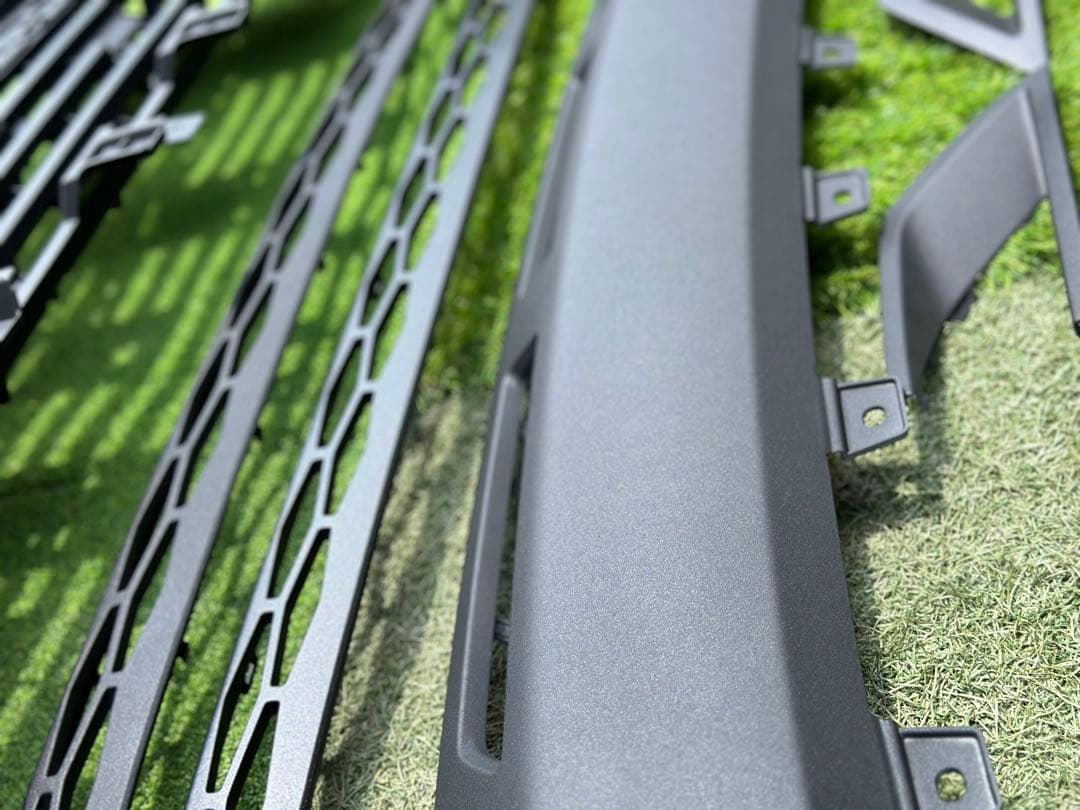 デリカd5 フロントグリル　ロアバンパー　ラプターライナー塗装　塗装後未使用