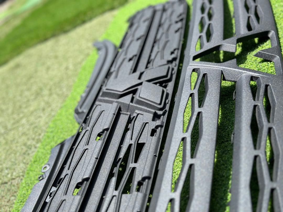 デリカd5 フロントグリル　ロアバンパー　ラプターライナー塗装　塗装後未使用