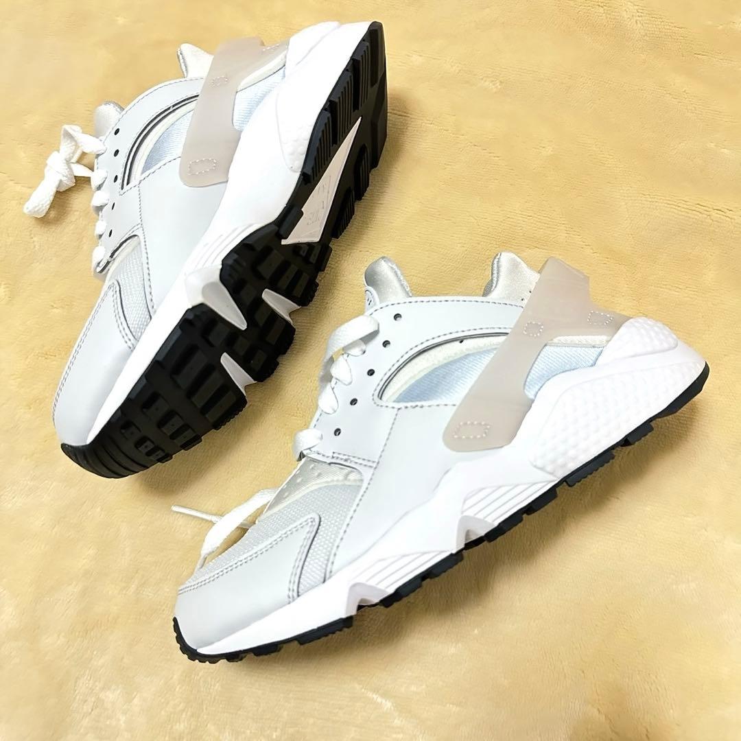 【タグ付未使用】NIKE スニーカー　エアハラチ　24cm（size7） 白