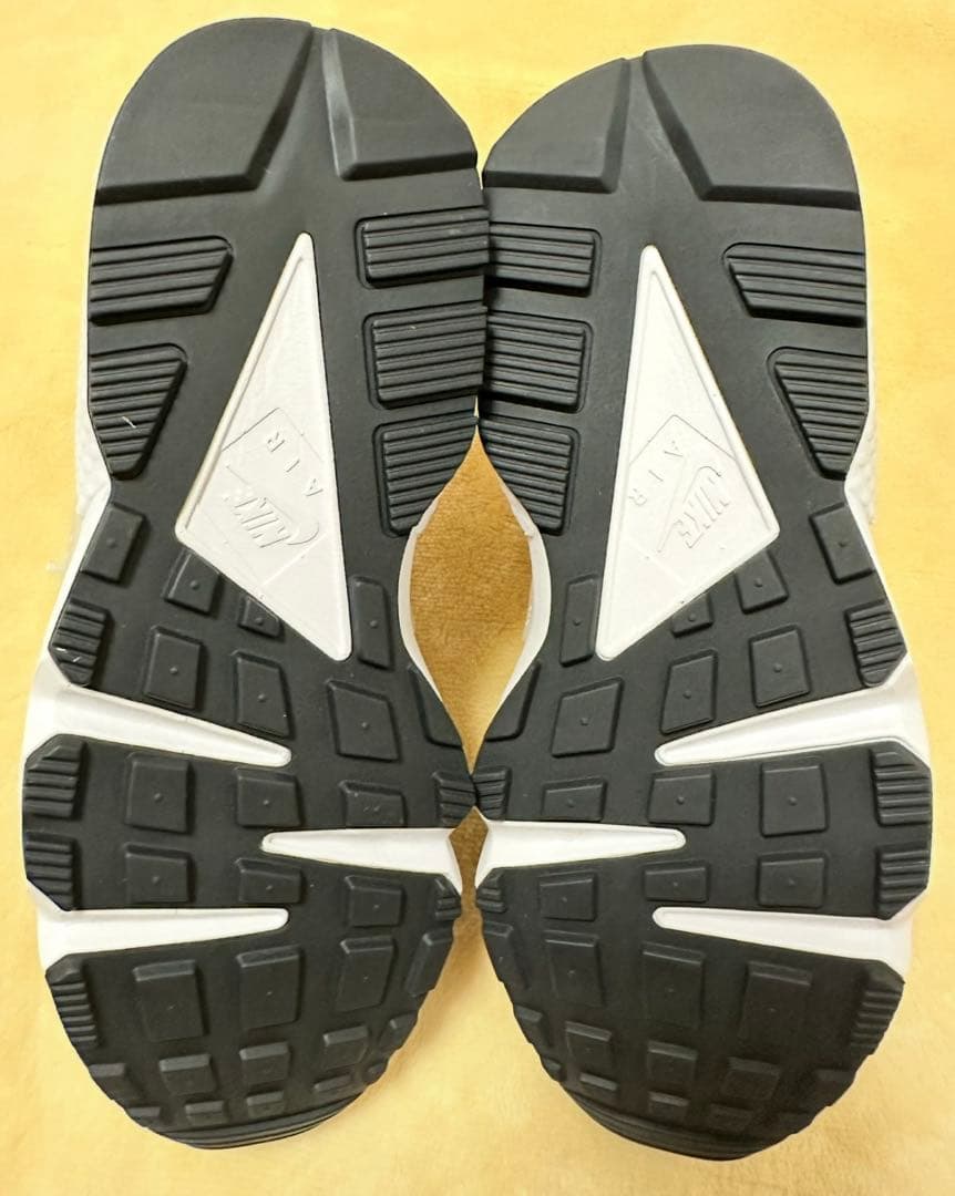 【タグ付未使用】NIKE スニーカー　エアハラチ　24cm（size7） 白