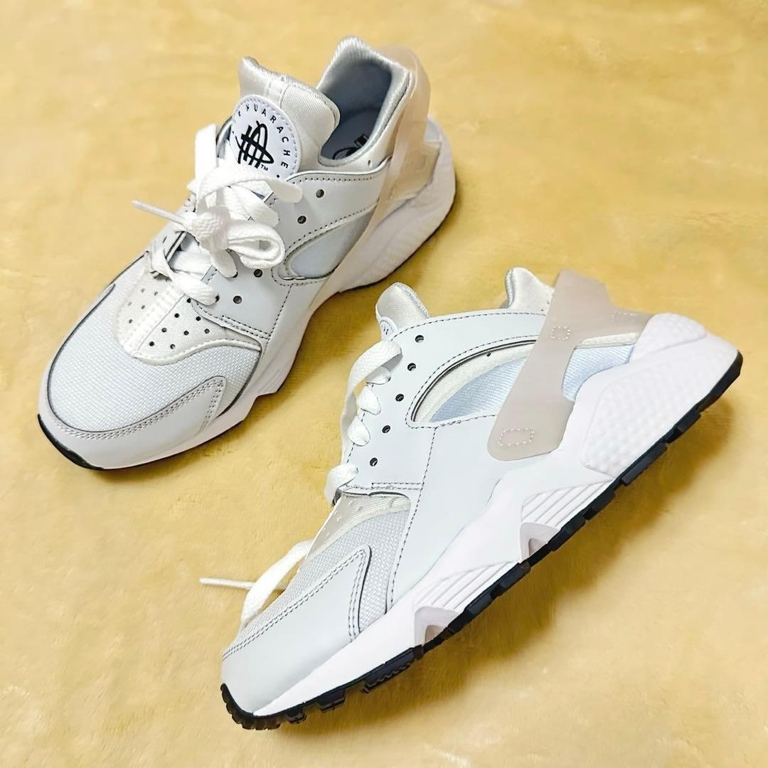 【タグ付未使用】NIKE スニーカー　エアハラチ　24cm（size7） 白