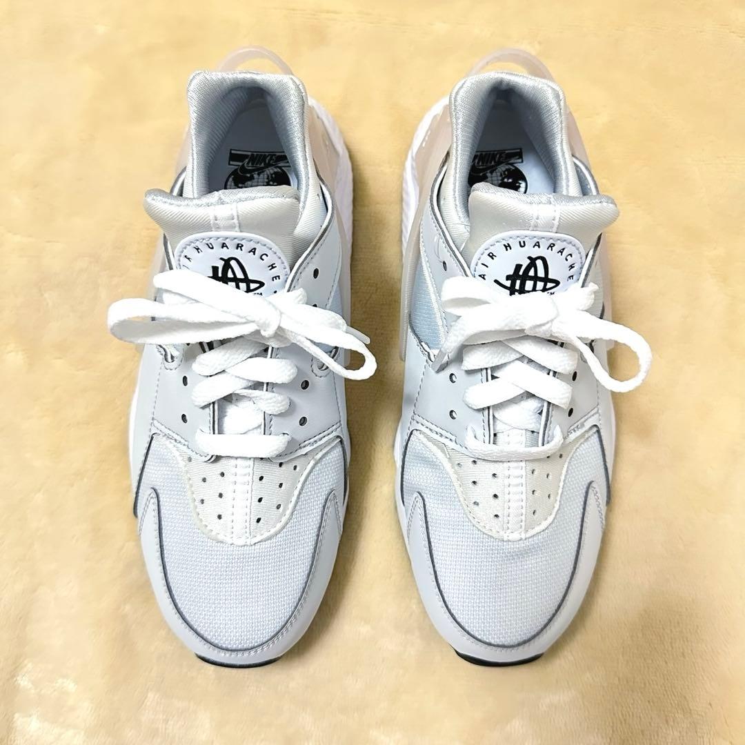 【タグ付未使用】NIKE スニーカー　エアハラチ　24cm（size7） 白