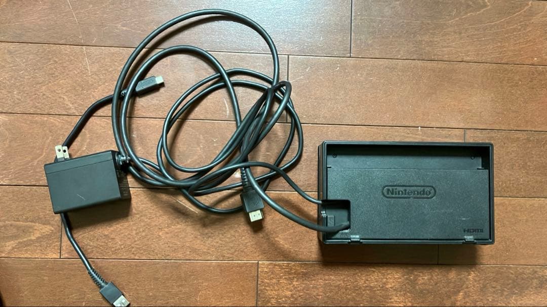 Nintendo Switch 本体（ケース、ドック、ジョイコングリップ付き）