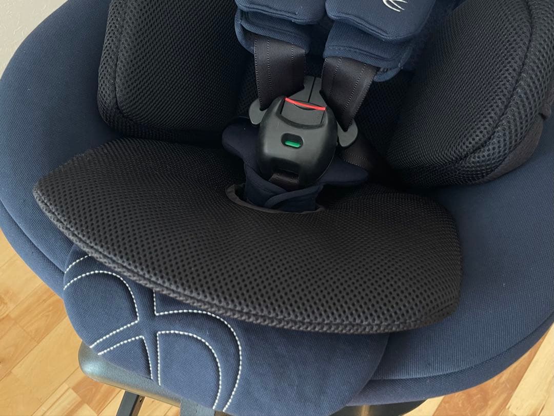 【美品】エールベベ クルット5 Oui isofix 新生児対応チャイルドシート