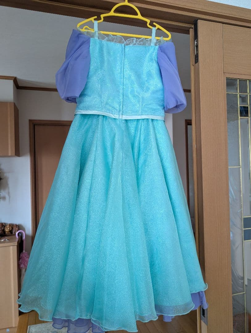 ビビデバビデブティック　アリエルドレス　ヘアアクセサリー付き。