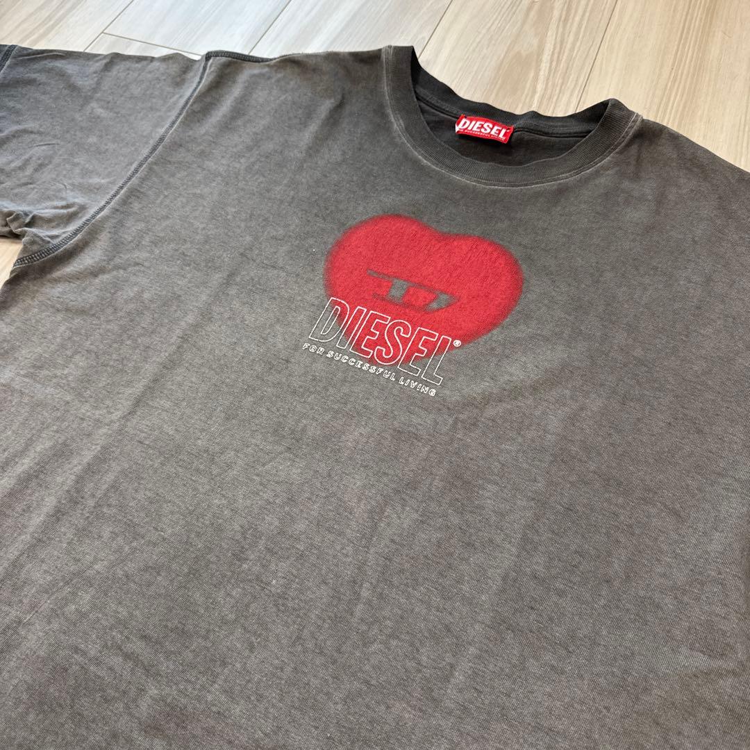 DIESEL ハート型ロゴ 半袖Tシャツ グレー
