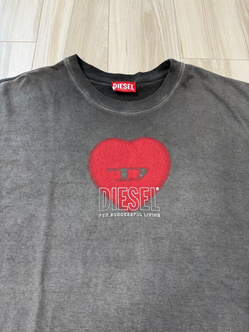 DIESEL ハート型ロゴ 半袖Tシャツ グレー
