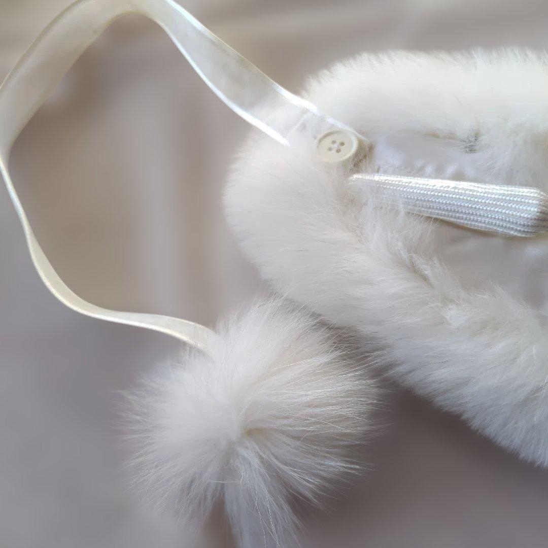 SAGA FURS ホワイトショール　ポンポン付き