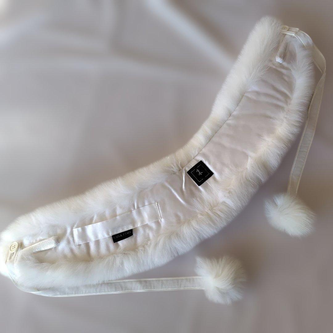 SAGA FURS ホワイトショール　ポンポン付き