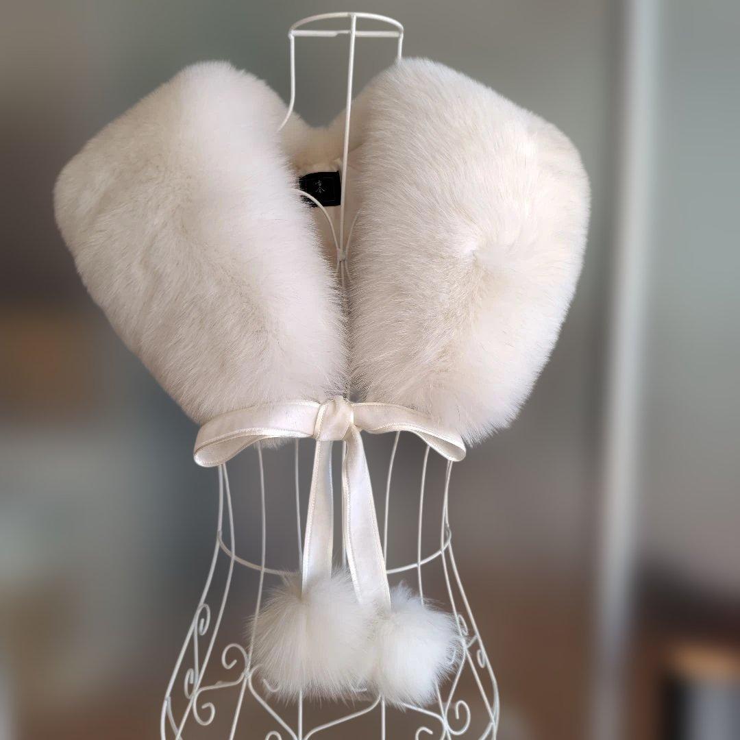 SAGA FURS ホワイトショール　ポンポン付き