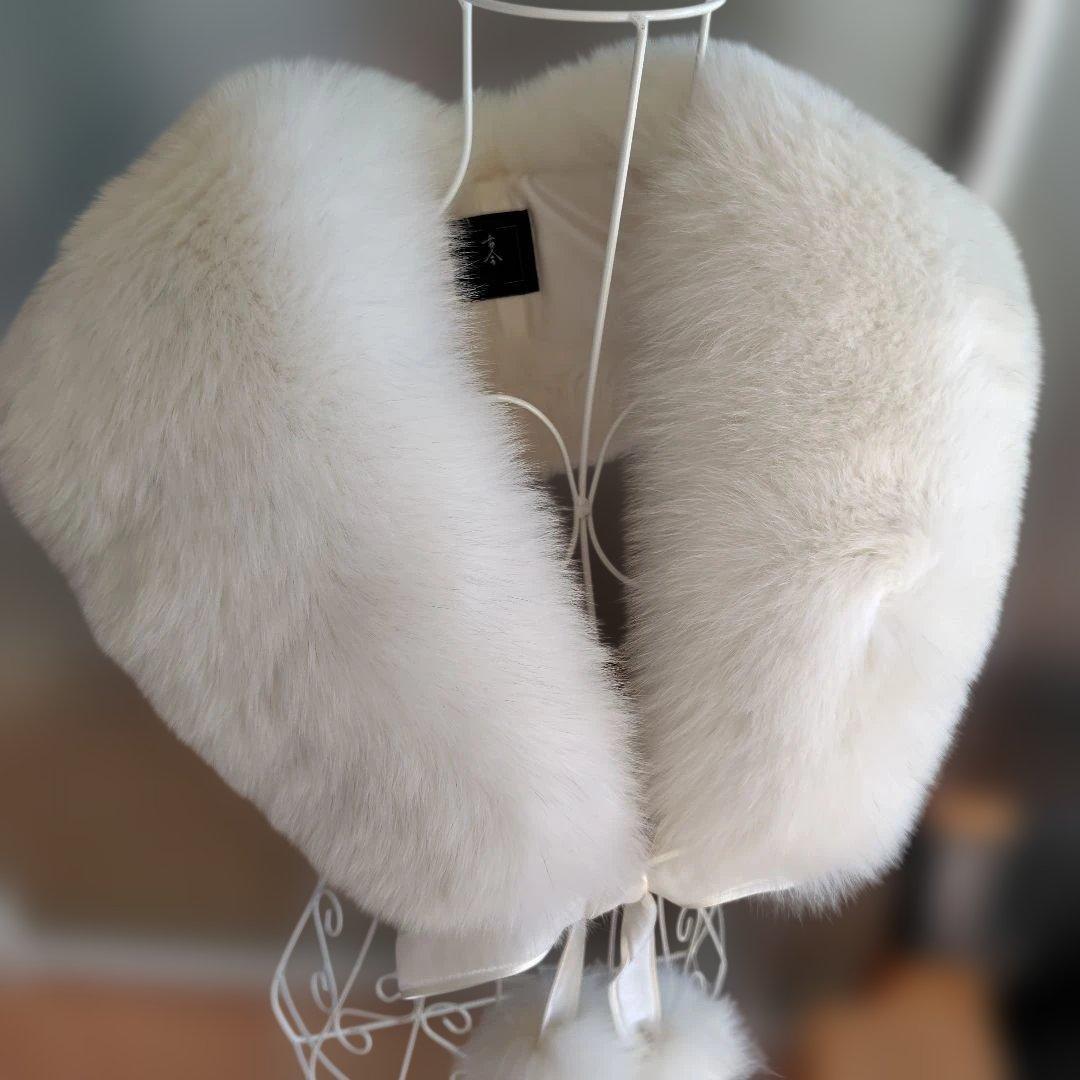 SAGA FURS ホワイトショール　ポンポン付き