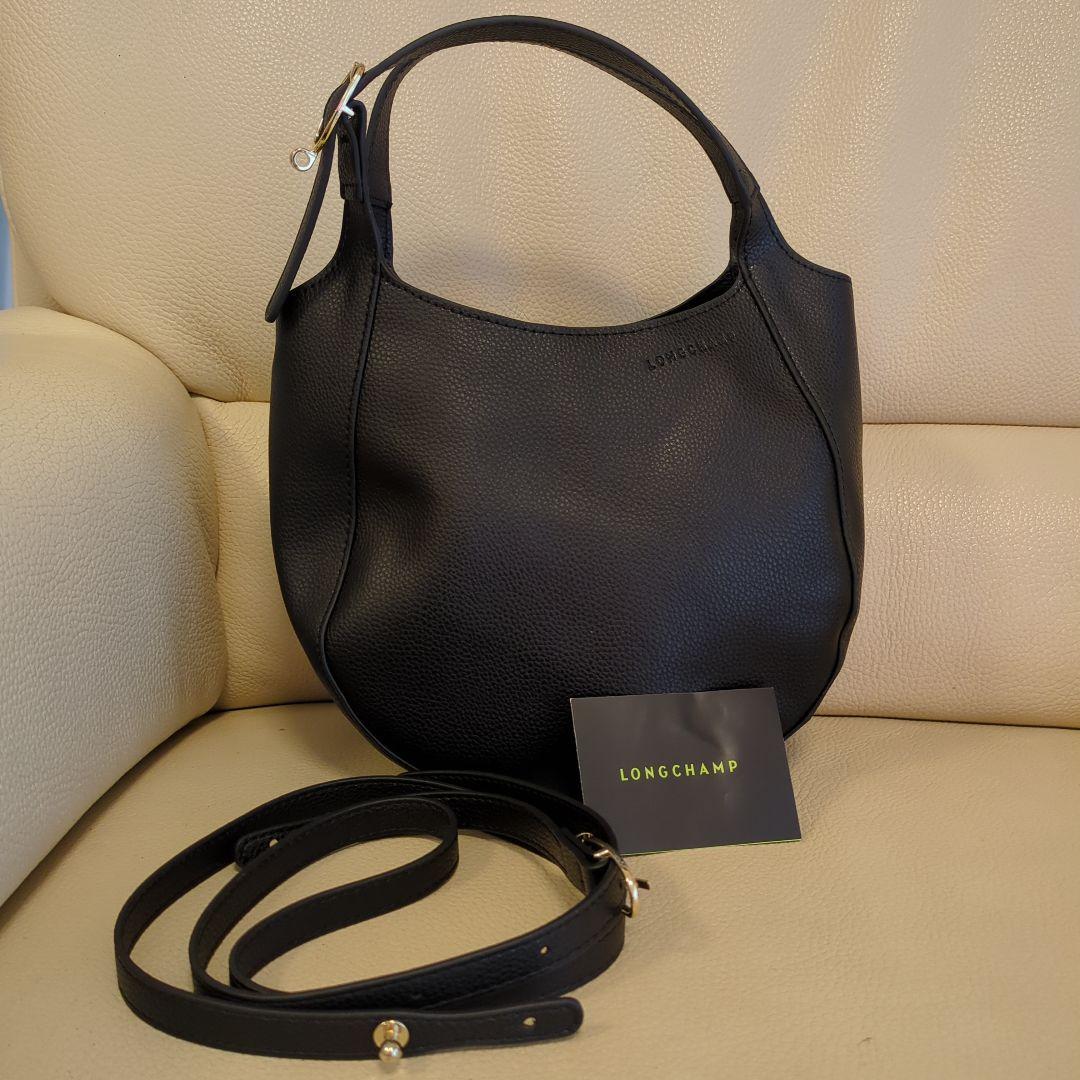 黒のレザーハンドバッグ