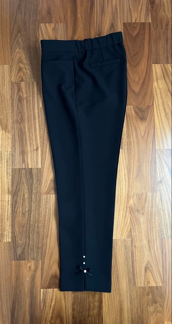 [新品]TO BE CHIC トゥービーシック ストレッチスリムパンツ 黒 42