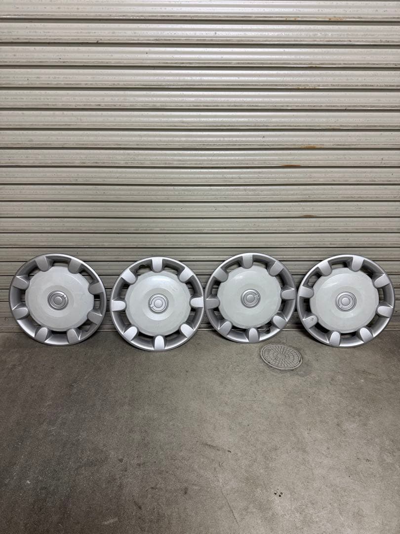 ムーブキャンバス純正ホイールキャップ新車外し中古品傷汚れ有り。４枚セット