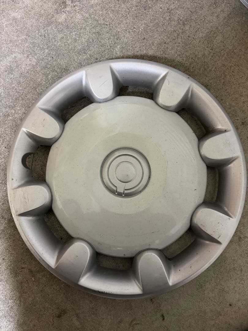 ムーブキャンバス純正ホイールキャップ新車外し中古品傷汚れ有り。４枚セット