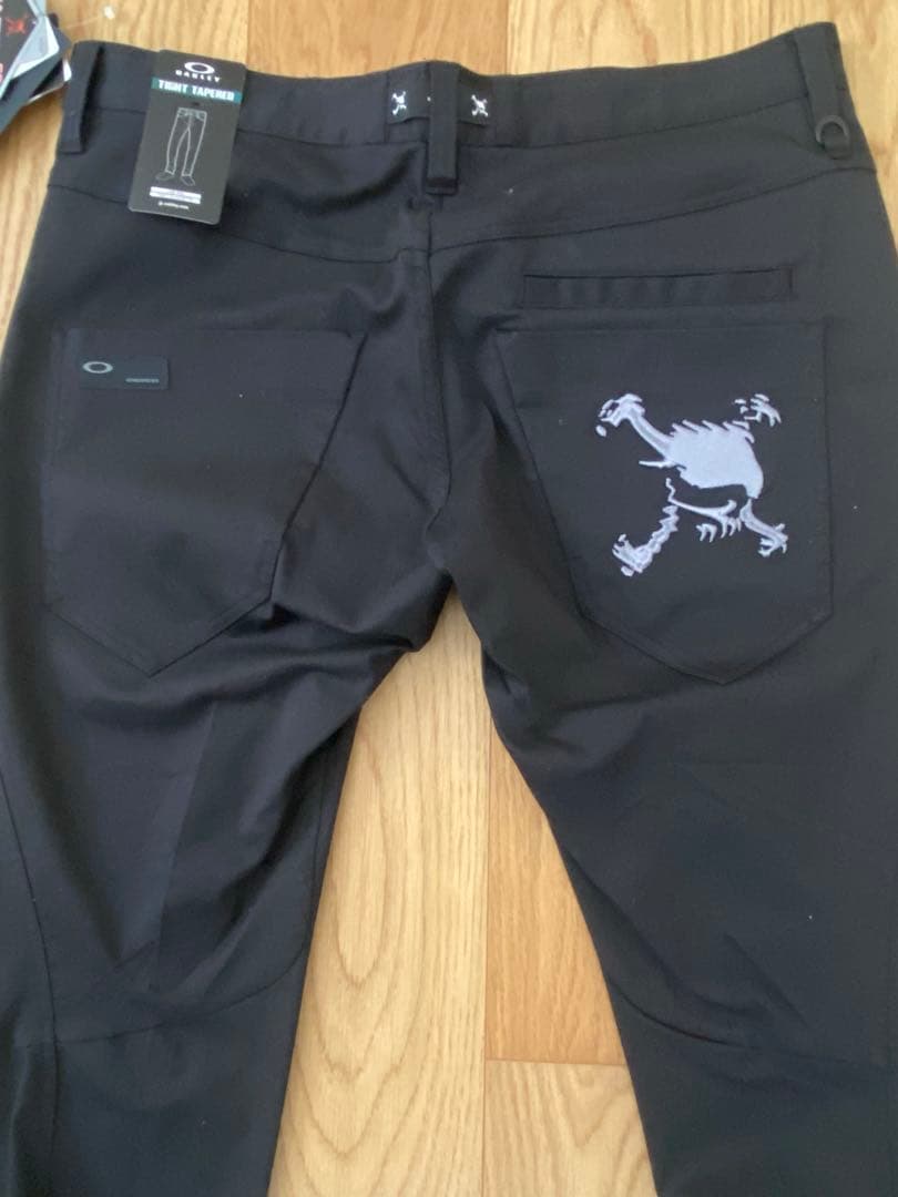 【新品タグ付き】オークリーゴルフパンツ　ブラック　 Lサイズ