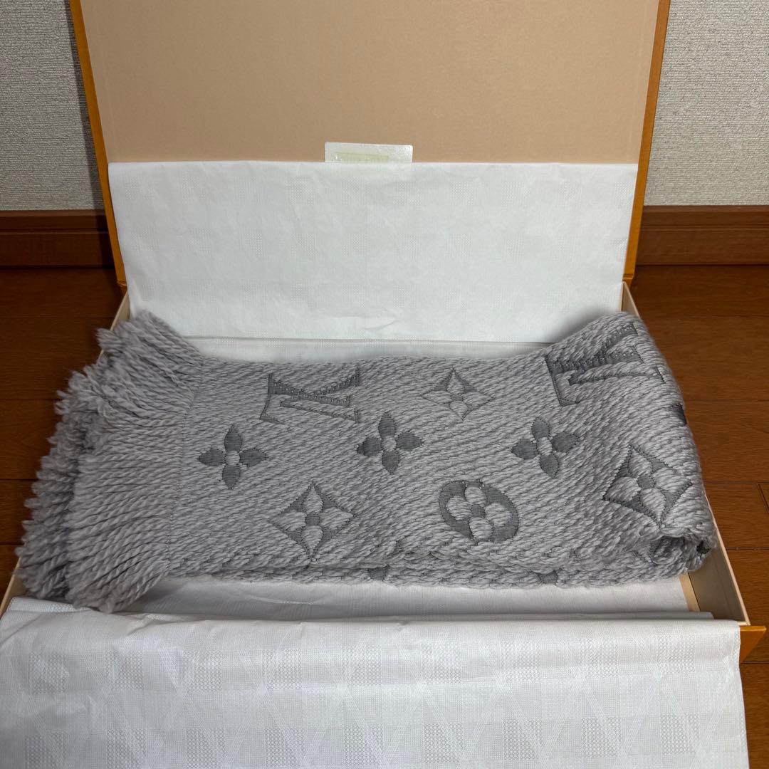 Louis Vuitton エシャルプロゴマニア グレー マフラー