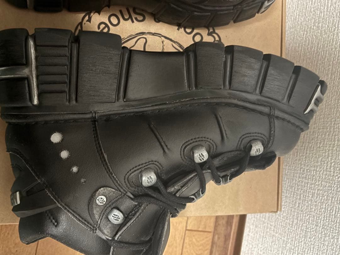 ニューロック　ブーツ　M-106-VS1