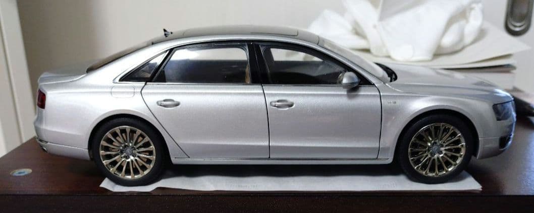 1/18 Audi A8 L W12 アウディA8