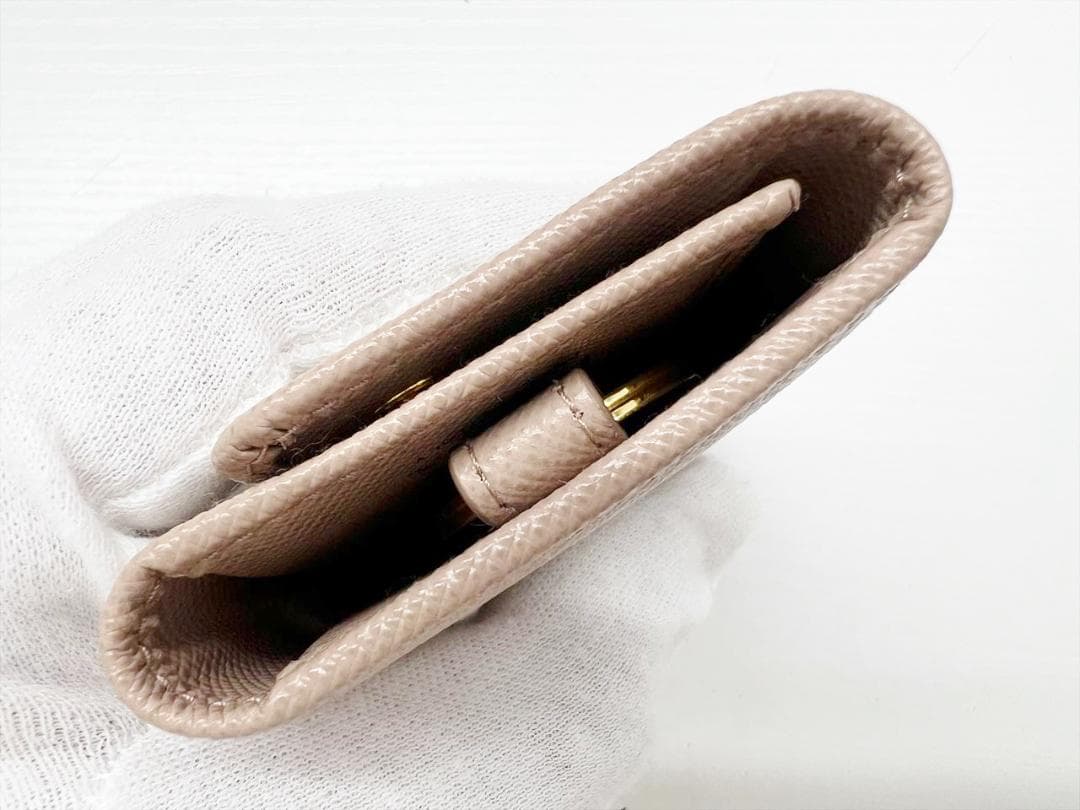 美品　プラダ　ロゴ　サフィアーノ　4連キーケース　 キーリング　1PG004