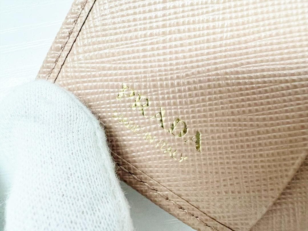 美品　プラダ　ロゴ　サフィアーノ　4連キーケース　 キーリング　1PG004