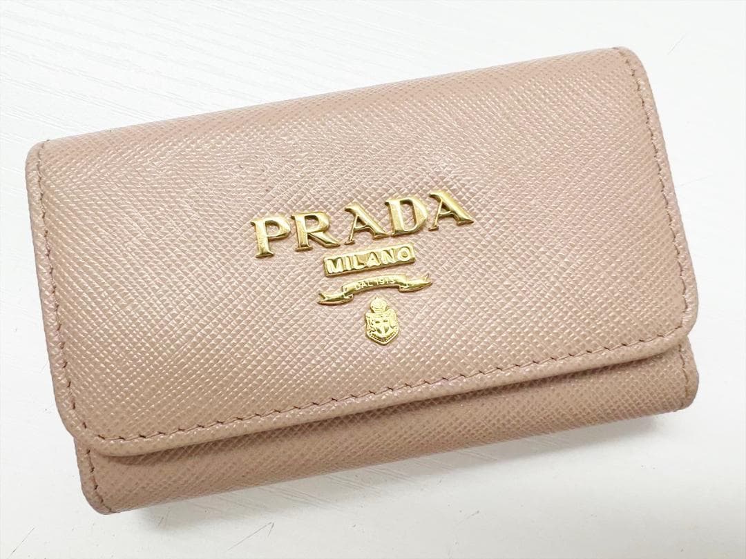 美品　プラダ　ロゴ　サフィアーノ　4連キーケース　 キーリング　1PG004