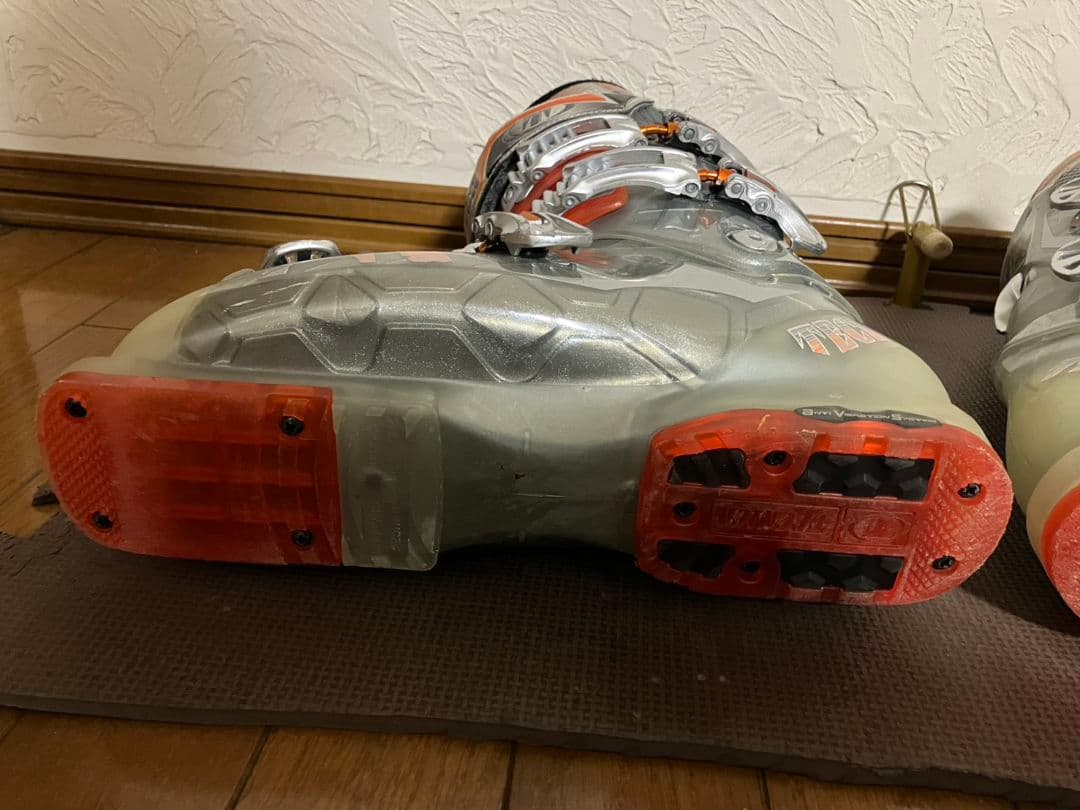 TECNICA　テクニカ　スキーブーツ　28cm〜28.5.5cm 足幅広め