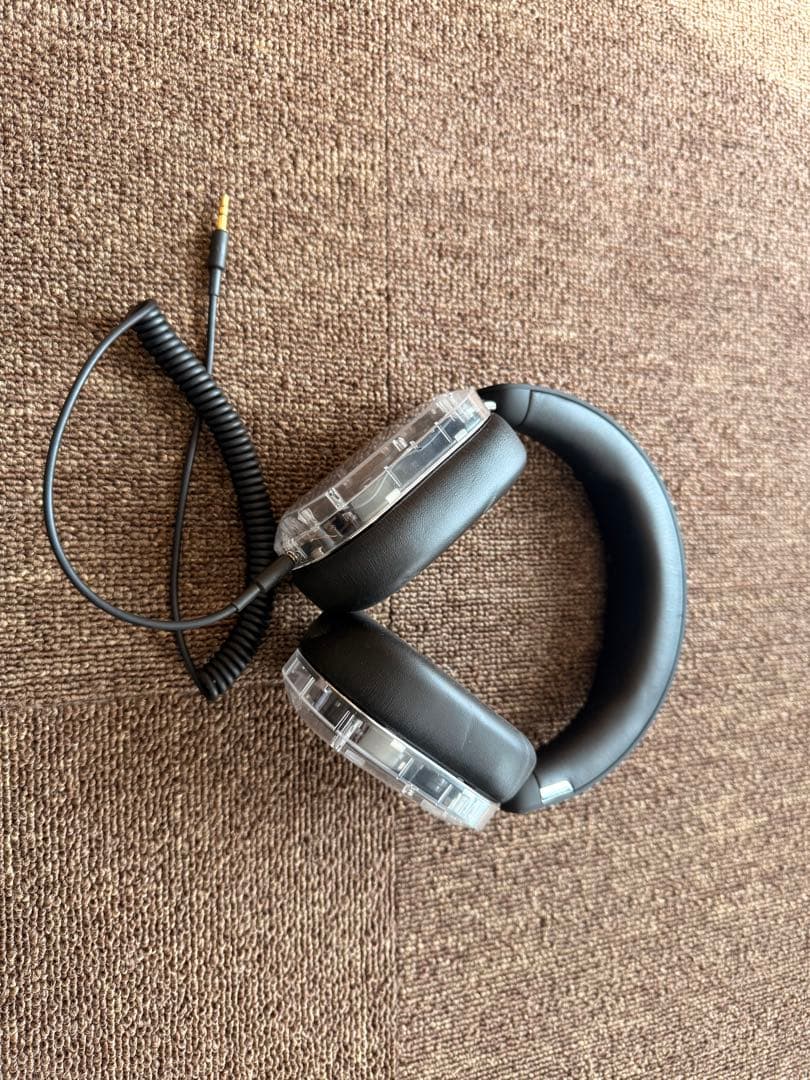 ヘッドホン MONDO Over Ear Headphones