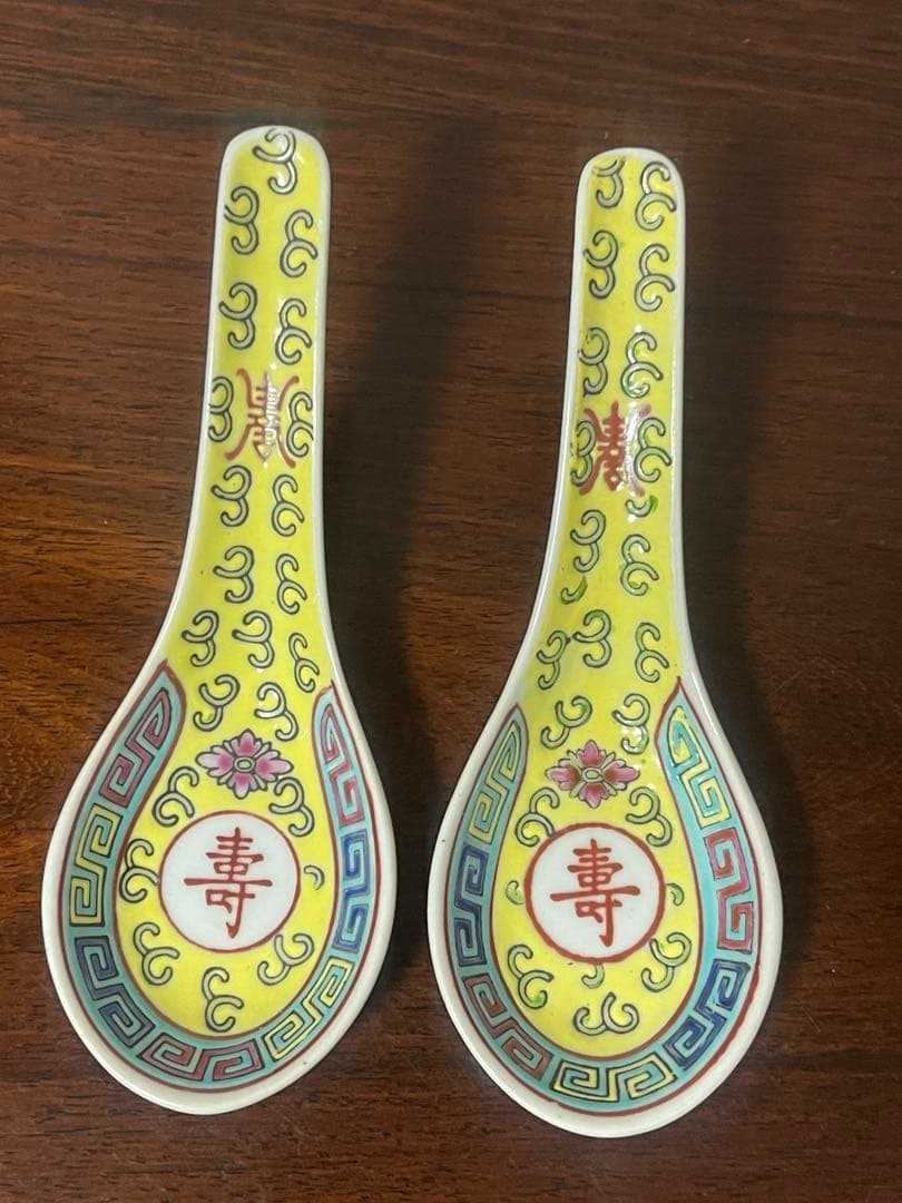 景德鎮70年代輸出品.萬壽無疆赤色お皿5枚.黄色夀柄レンゲ5本。10点セット。