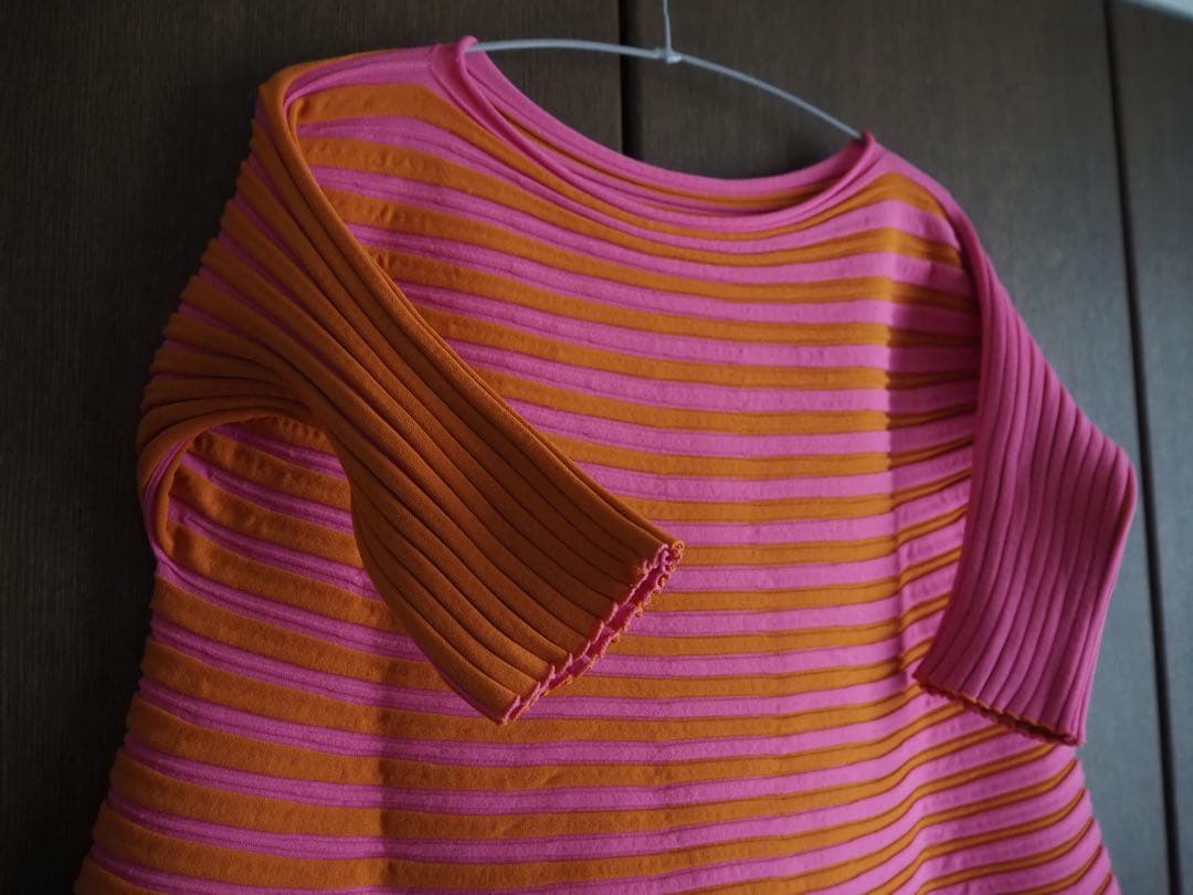 プリーツプリーズ　オレンジとピンクのストライプ 半袖チュニック