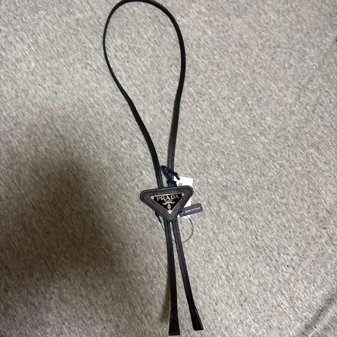 【PRADA】プラダ レザー ボロタイ