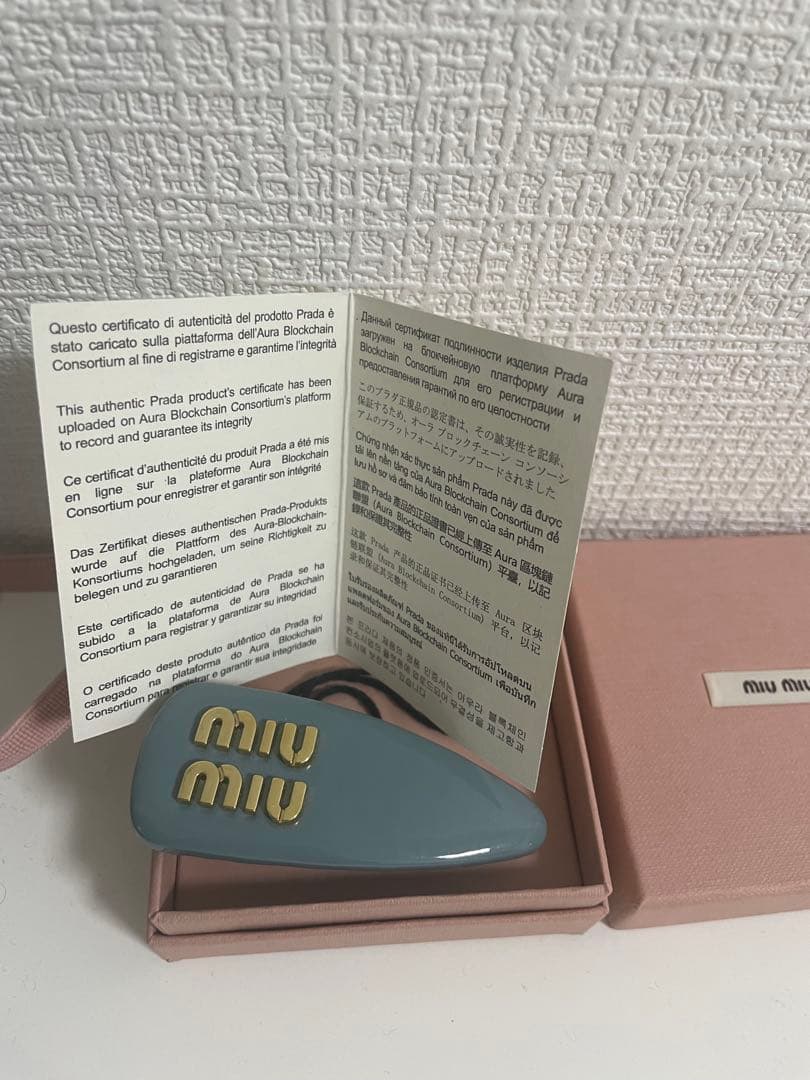 【正規品】【保証書付き】miumiu パテントレザー　ヘアクリップ　ヘアピン