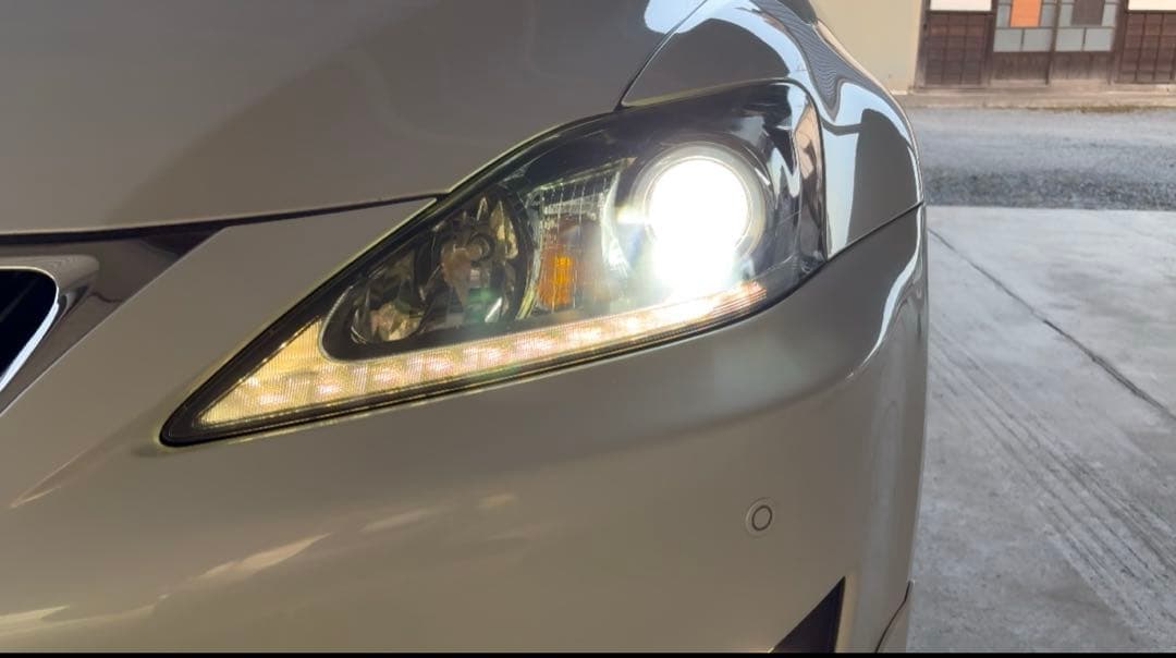 美品　レクサスIS 後期ヘッドライト　前期、中期にポン付け配線加工済み