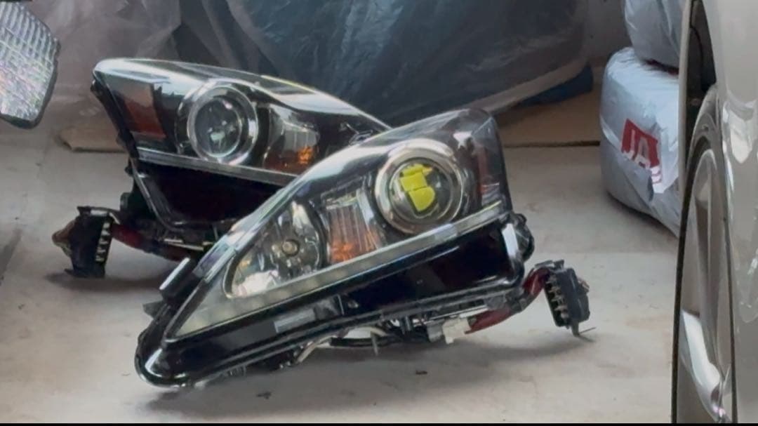 美品　レクサスIS 後期ヘッドライト　前期、中期にポン付け配線加工済み