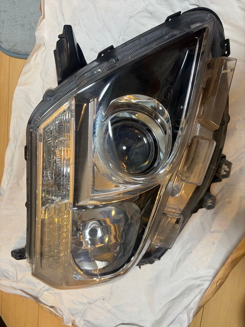 トヨタ80ノア前期ヘッドライト