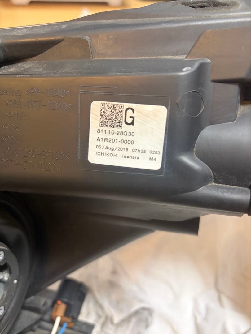 トヨタ80ノア前期ヘッドライト