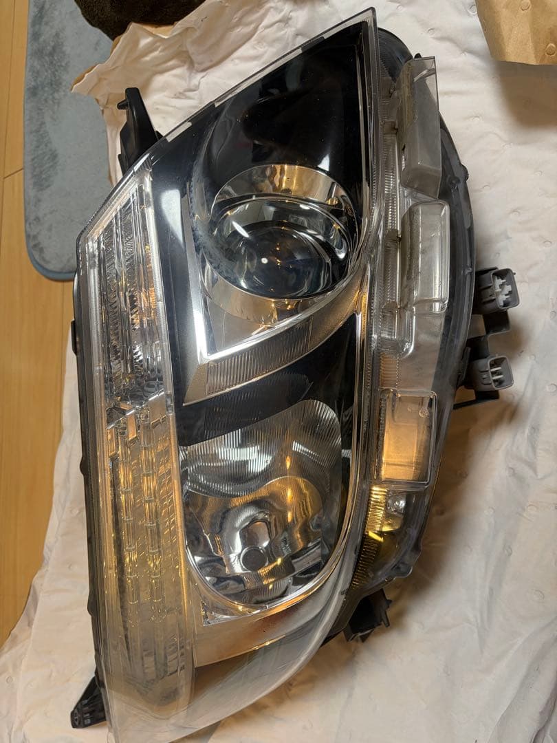 トヨタ80ノア前期ヘッドライト