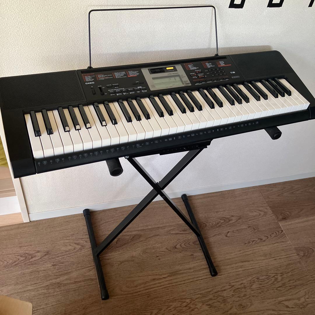 電子キーボード　CASIO 61鍵　スタンド付き　箱・説明書有り