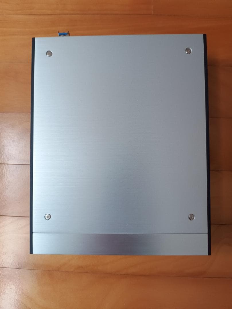 DELA S100-B-J　オーディオ用ネットワークスイッチ