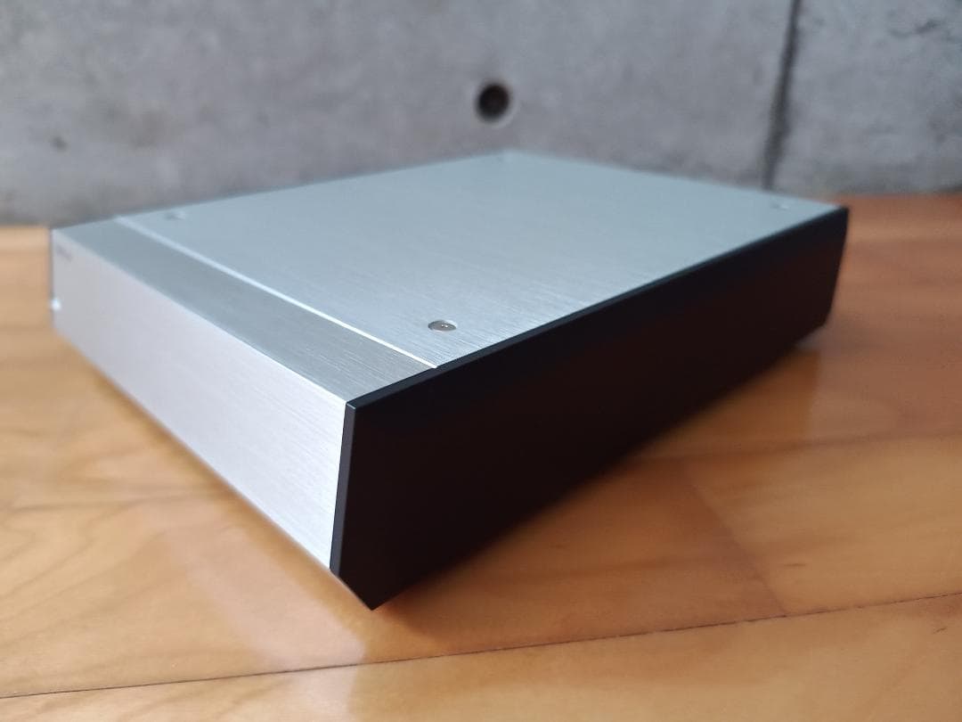 DELA S100-B-J　オーディオ用ネットワークスイッチ