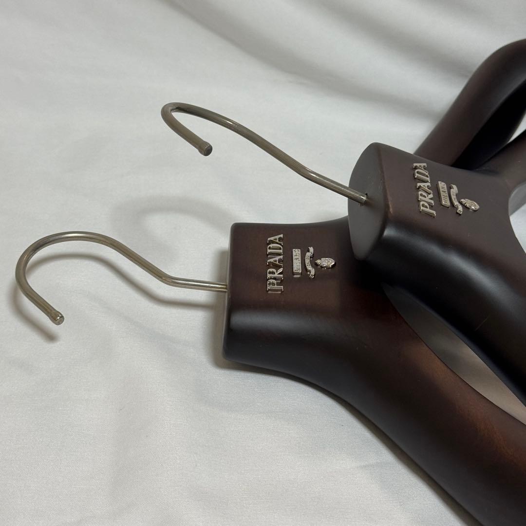 PRADA プラダ コートハンガー 非売品 木製ハンガー　2本