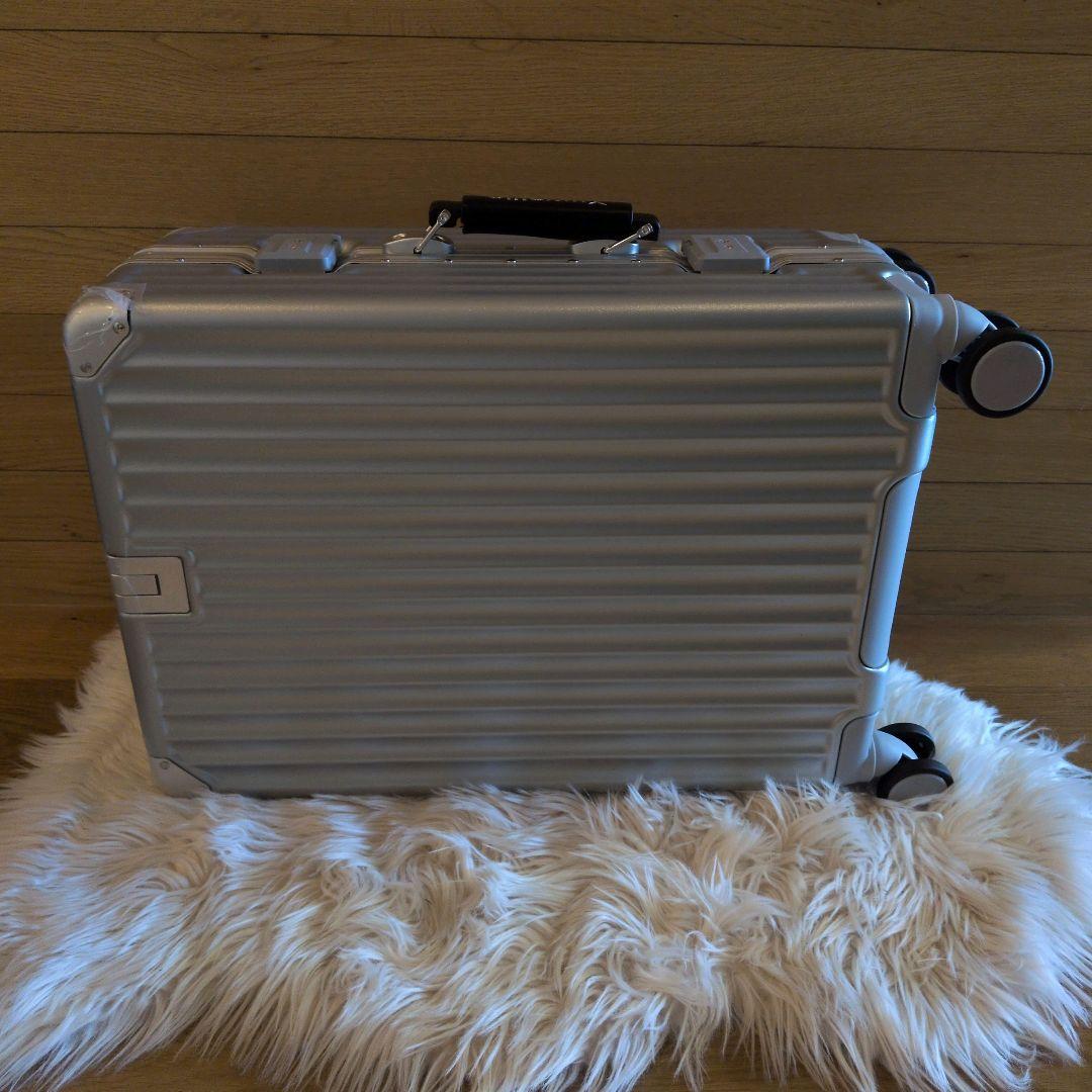 キャリーケース　スーツケース　大容量　シルバー 軽量　おしゃれ　TSA　М