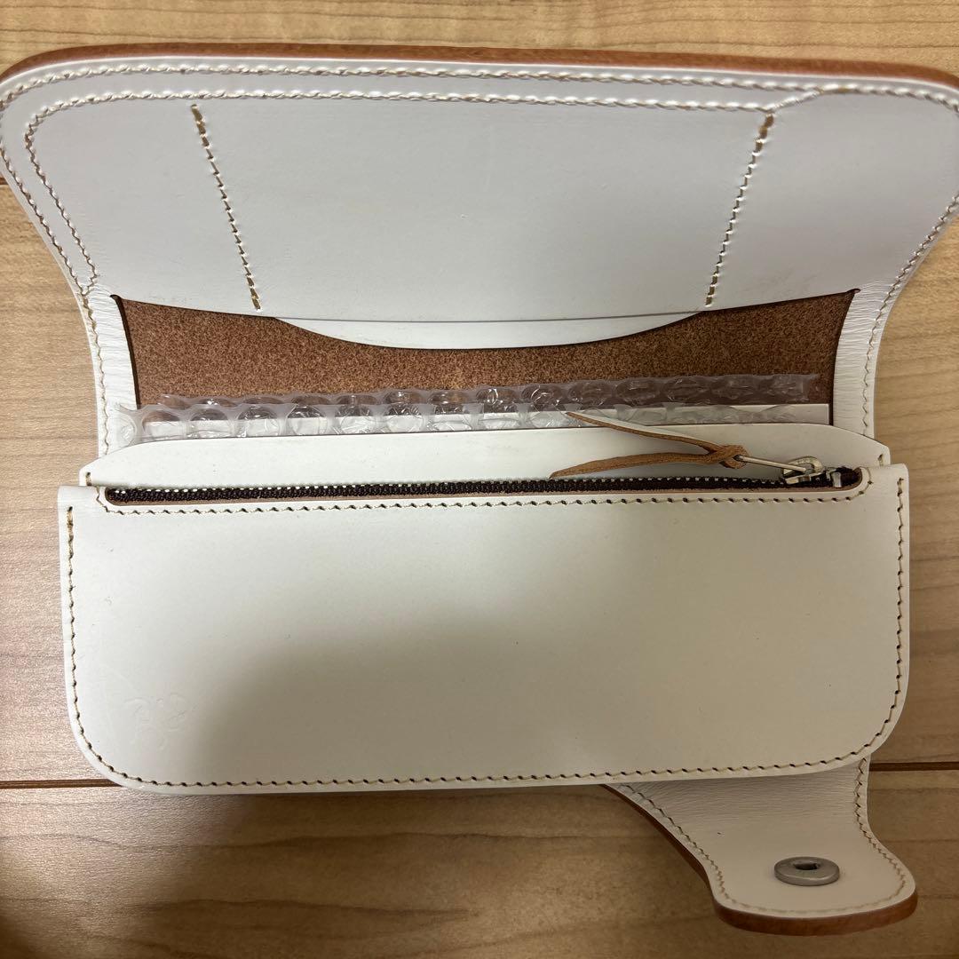 【新品未使用】レッドムーン RED MOONホワイト長財布証明書付き