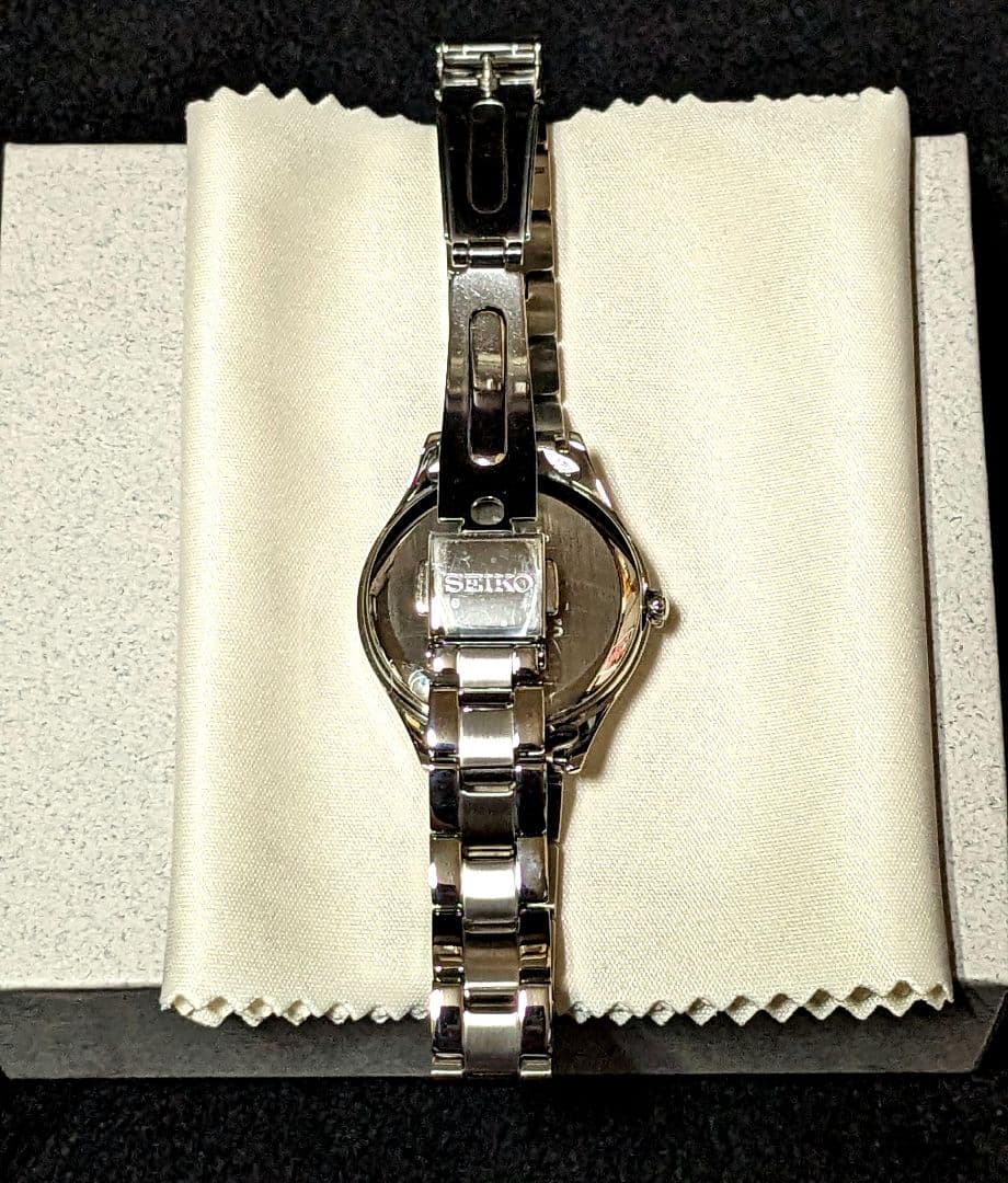 ゆみけい様　稼動品 セイコー ソーラー式 腕時計 1B22-0CW0 レディース