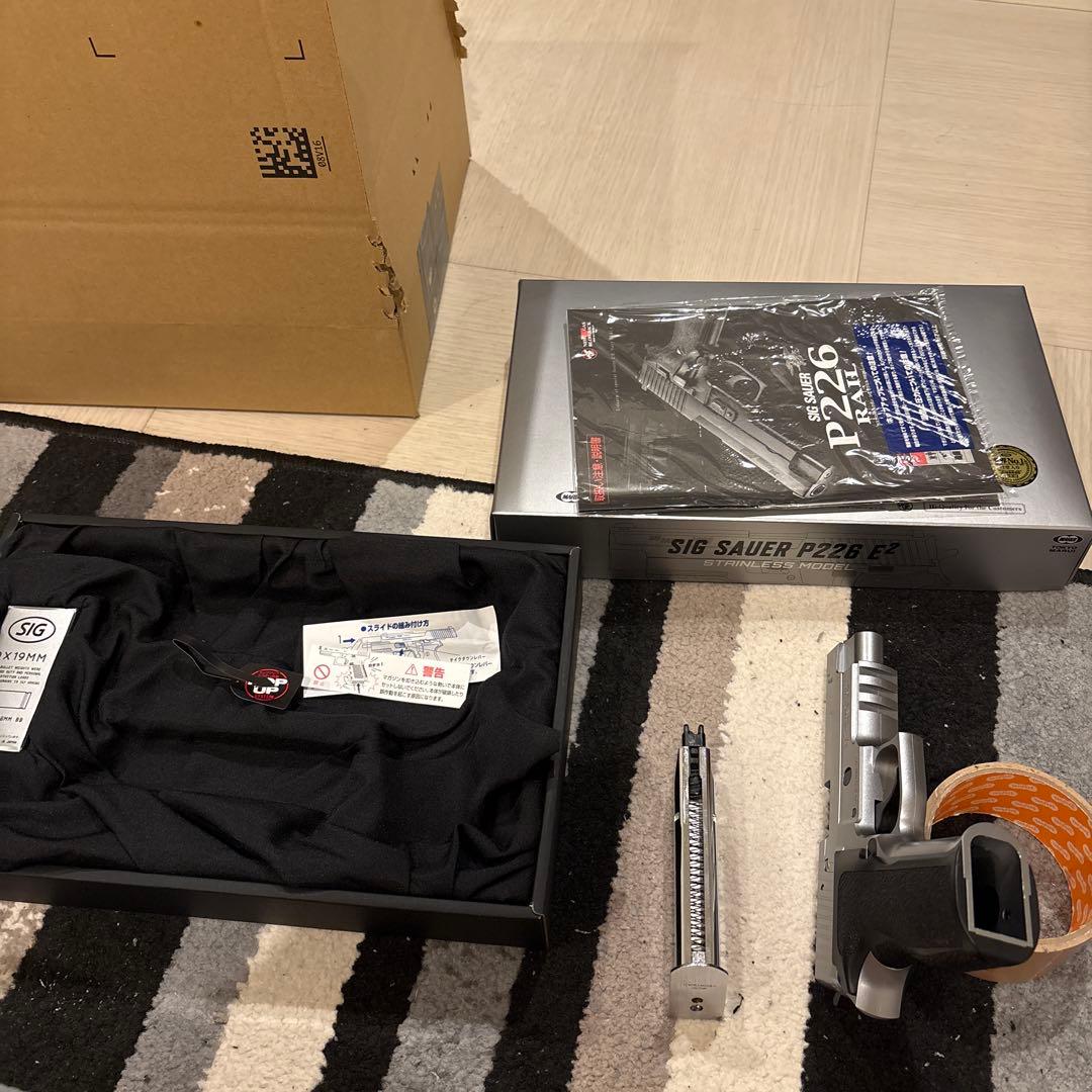 東京マルイ SIG SAUER P226 E2 ステンレス　ガスブローバック