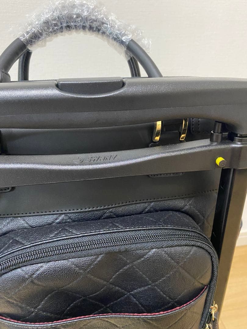 Swany スワニー キャリー ストッパー付 ダイヤキルト 美品